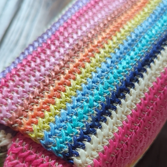 NWT Colorful Rainbow Striped Crochet Makeup Toiletries Pouch Holder - Picture 4 of 12